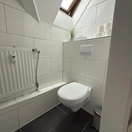 Schoenes Im Zentrum - 2 *